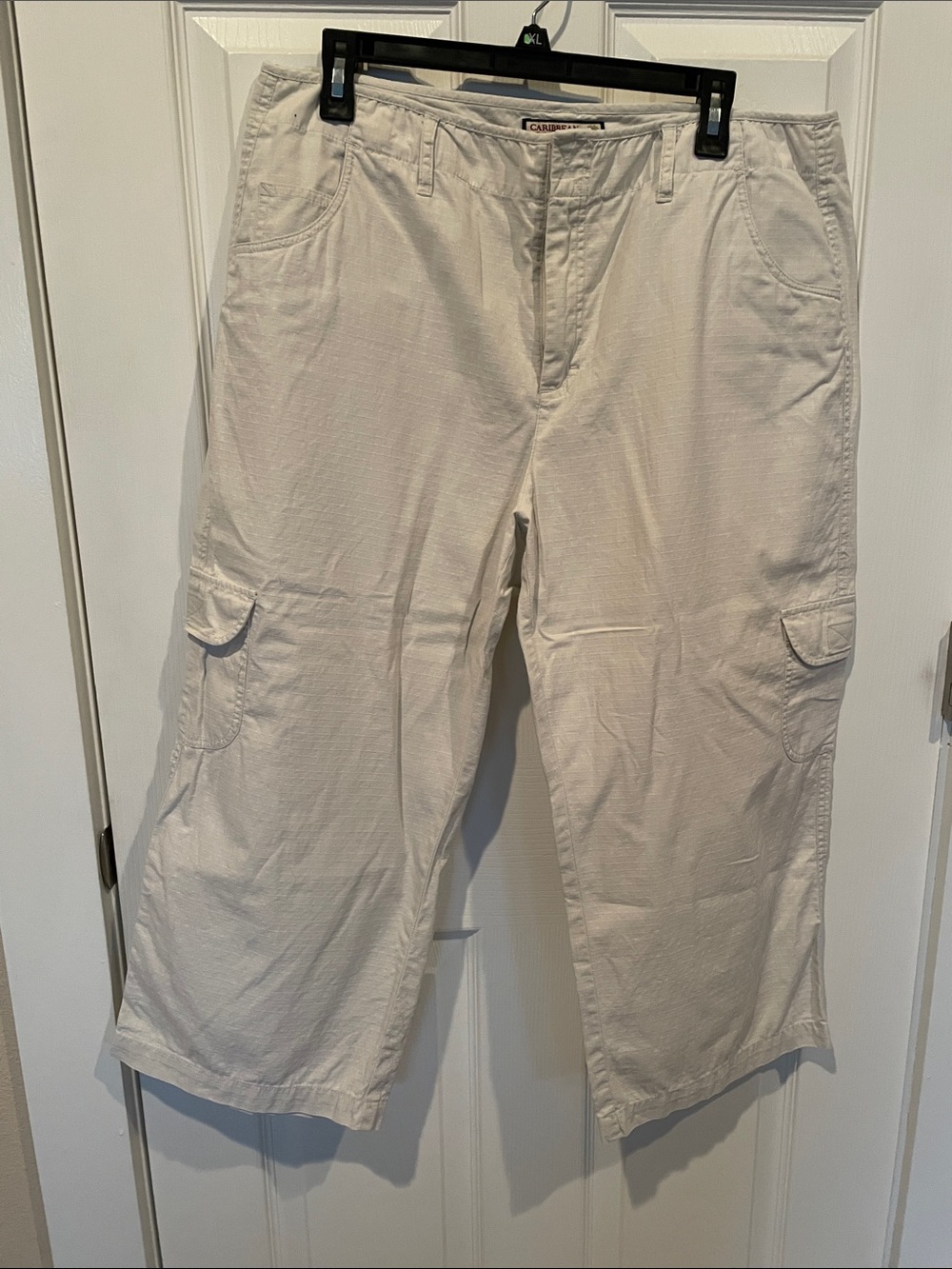 Caribbean Joe White Button-Up cotton cargo capris